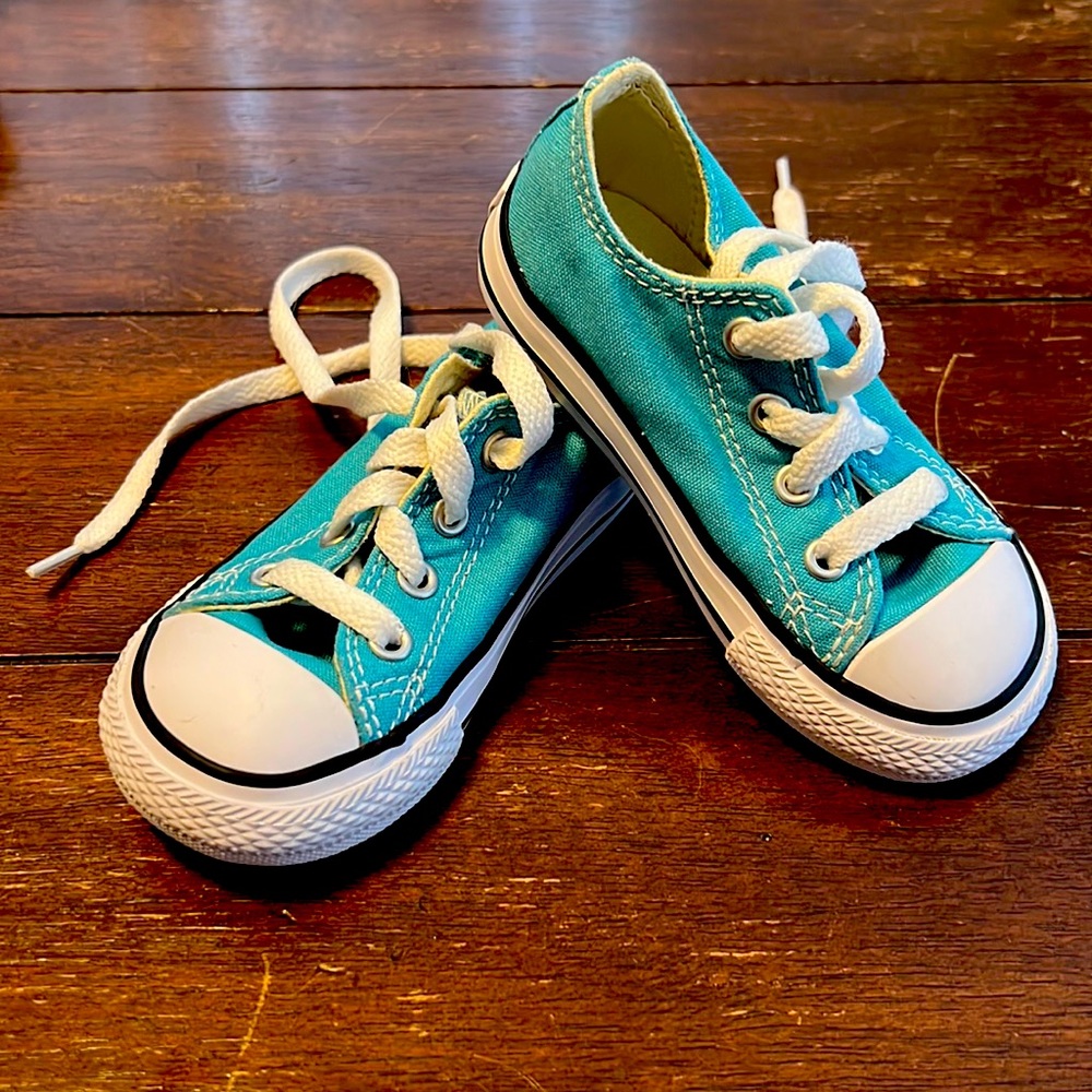 Converse Infant size 6 shoes